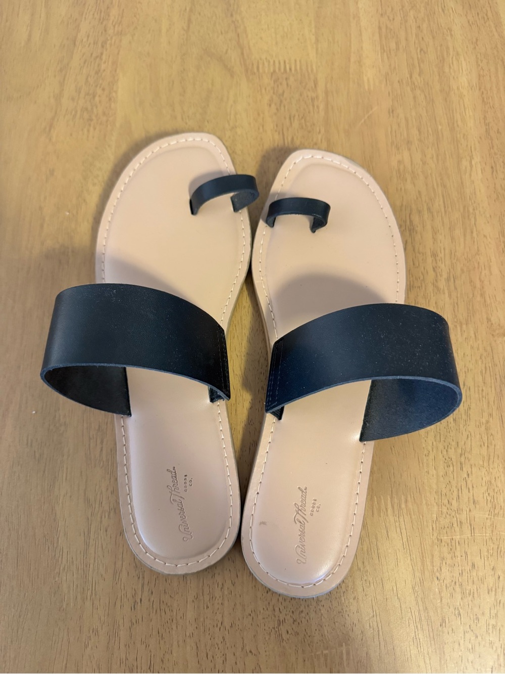 Universal Thread Black Toe-Ring Double-Strap Slide Sandals